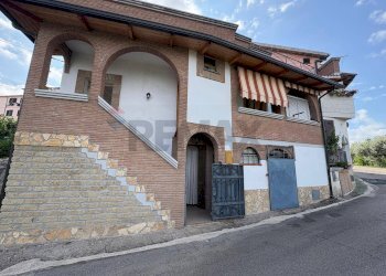 Casa all\'aperto - Casa indipendente Via Chiesa
 
snc, Sessa Aurunca - foto 1