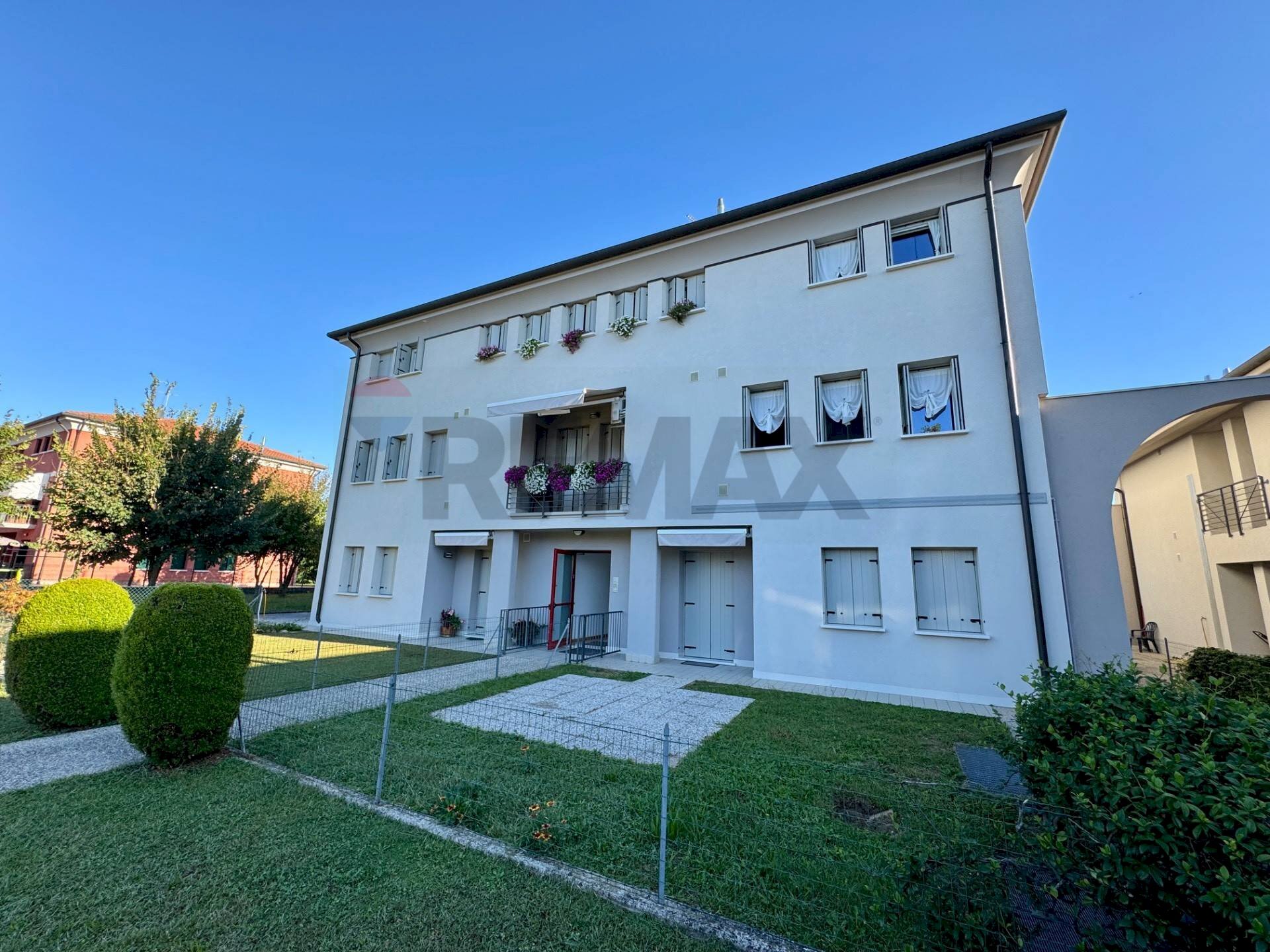 Edificio all\'aperto - Bilocale via Leonardo da Vinci
 
25, Giavera del Montello - foto 1
