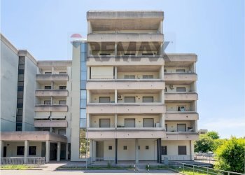 Edificio all\'aperto - Bilocale Via Aronne Rabbeno
4, Reggio nell'Emilia - foto 3