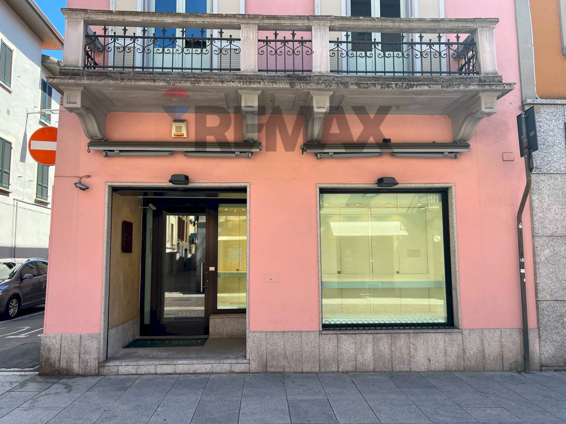 Edificio all\'aperto - Shop Corso C. B. Cavour
 
40, Borgomanero - photo 1