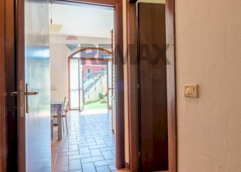 Hall / corridoio - Bilocale Via vittorio veneto
 
2, Nebbiuno - foto 10