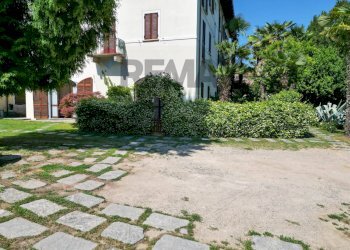 Giardino - Bilocale Via vittorio veneto
 
2, Nebbiuno - foto 20