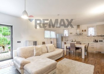 Sala da pranzo - Villa VIA REGINA MARGHERITA
 
4, Lesa - photo 8