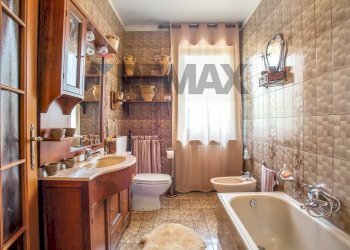 Bagno - Villa VIA ROMA
 
41, Sizzano - photo 8