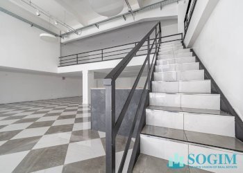 scala del soppalco - Commercial Premises via fratelli rosselli
4, Como - photo 12