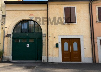 Edificio all\'aperto - Casa indipendente via della pieve
46, San Pietro in Cariano - foto 15
