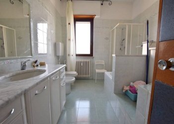 Bagno - Villa a Schiera via Alba, 41, Mondovì - foto 21