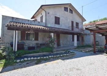 Facciata - Casa indipendente via Langhe, 382, Magliano Alpi - foto 1