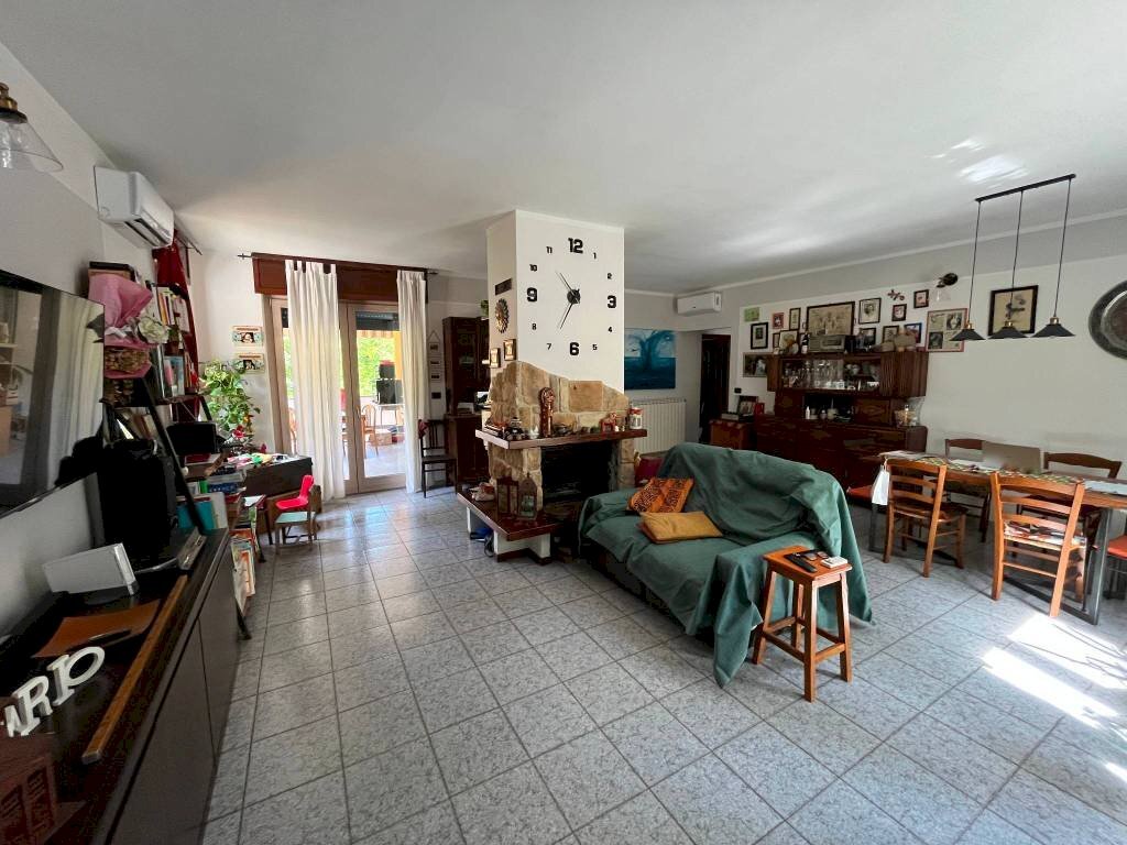 Salone - Shop strada Montaldo, 7, Sciolze - photo 3