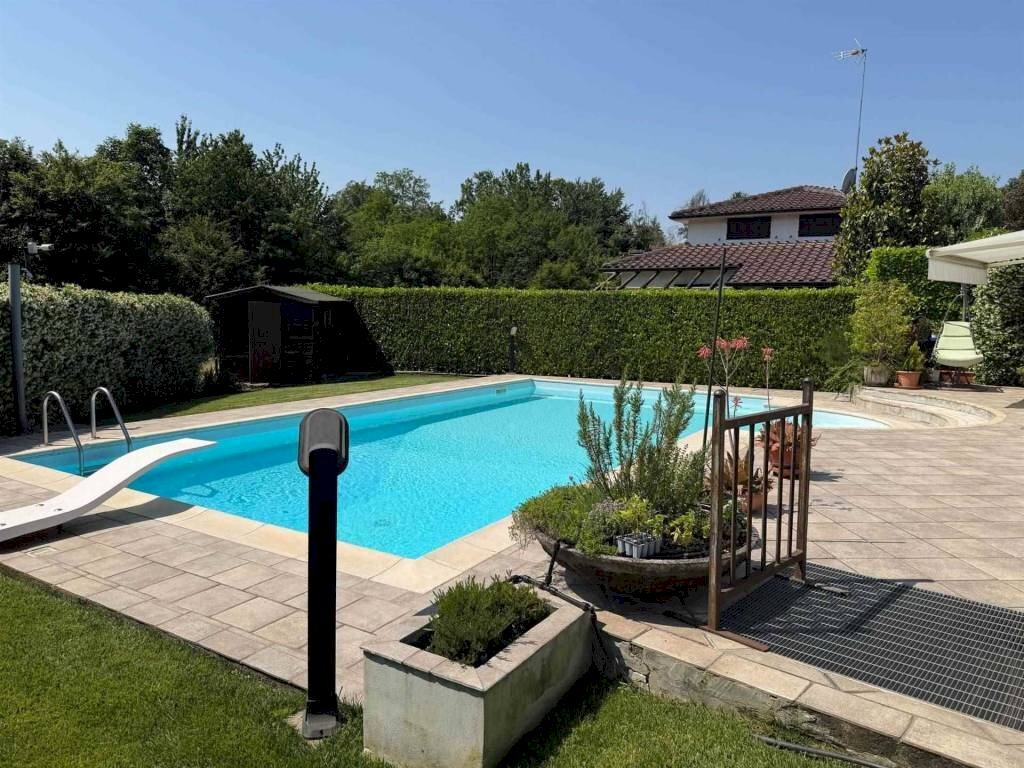 Piscina - Villa Villaggio Larco, 6, Sotto il Monte Giovanni XXIII - foto 3