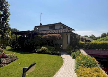 Facciata - Villa Villaggio Larco, 6, Sotto il Monte Giovanni XXIII - foto 10