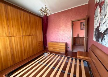 Camera da letto - Two-room apartment via SOLONE, 14, Monza (neighborhood San Rocco) - photo 17