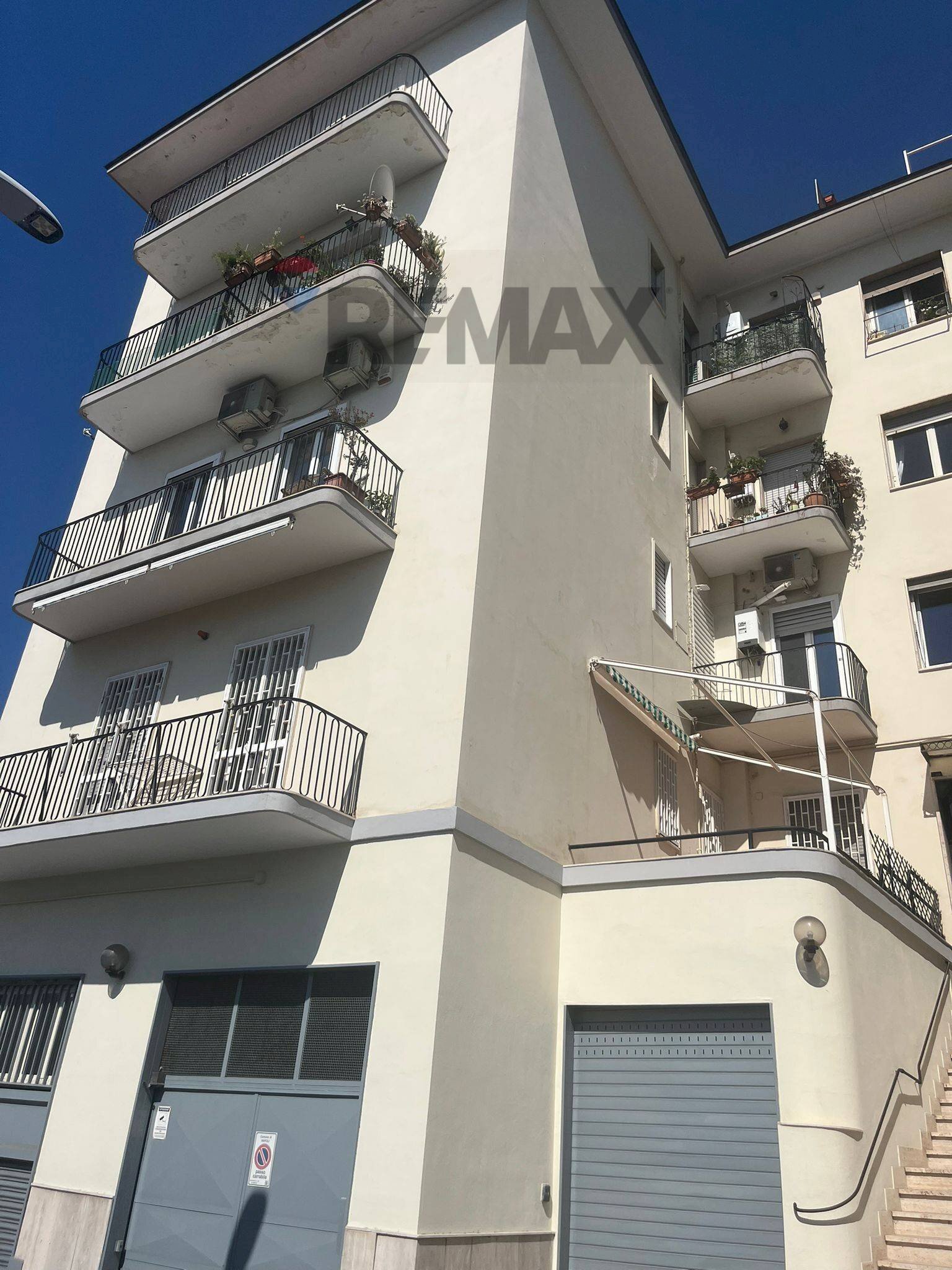 Edificio all\'aperto - Two-room apartment Via Posillipo
 
168/A, Napoli - photo 3