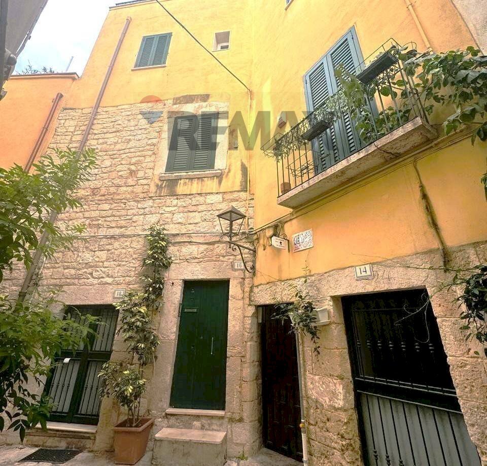 Edificio all\'aperto - Casa indipendente VIA PORTA ANTICA
18, Trani - foto 3