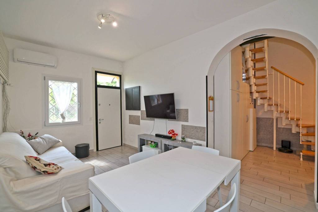 Soggiorno - Quadrilocale via Olmetola, 82, Bologna (zona Borgo Panigale) - foto 3