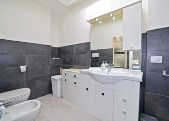 Bagno - Quadrilocale via Olmetola, 82, Bologna (zona Borgo Panigale) - foto 16
