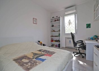 Camera da letto - Quadrilocale via Olmetola, 82, Bologna (zona Borgo Panigale) - foto 19