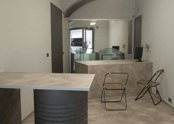 Interno non residenziale - Negozio piazza Camillo Benso di Cavour, 20, Pinerolo - foto 1