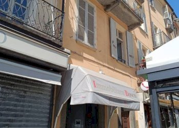 Zona - Negozio piazza Camillo Benso di Cavour, 20, Pinerolo - foto 2