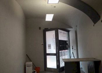 Interno non residenziale - Negozio piazza Camillo Benso di Cavour, 20, Pinerolo - foto 8
