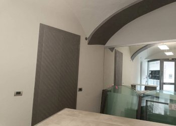 Interno non residenziale - Negozio piazza Camillo Benso di Cavour, 20, Pinerolo - foto 10