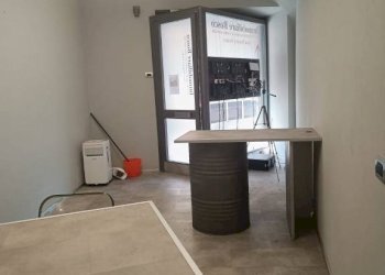 Interno non residenziale - Negozio piazza Camillo Benso di Cavour, 20, Pinerolo - foto 11