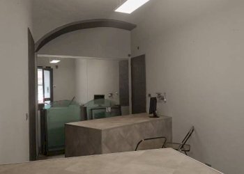 Interno non residenziale - Negozio piazza Camillo Benso di Cavour, 20, Pinerolo - foto 13