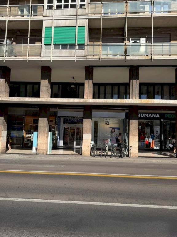 Facciata - Negozio via Guglielmo Marconi, 51, Bologna (zona Marconi) - foto 2
