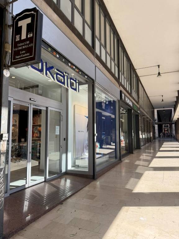 Zona - Negozio via Guglielmo Marconi, 51, Bologna (zona Marconi) - foto 3