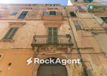 Facciata - Trilocale via San Martino, 3, Gravina in Puglia - foto 24
