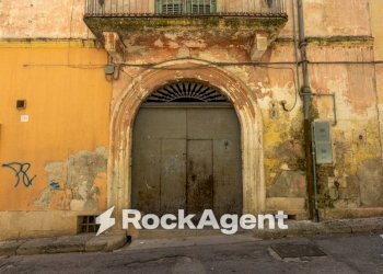 Cortile interno - Trilocale via San Martino, 3, Gravina in Puglia - foto 32