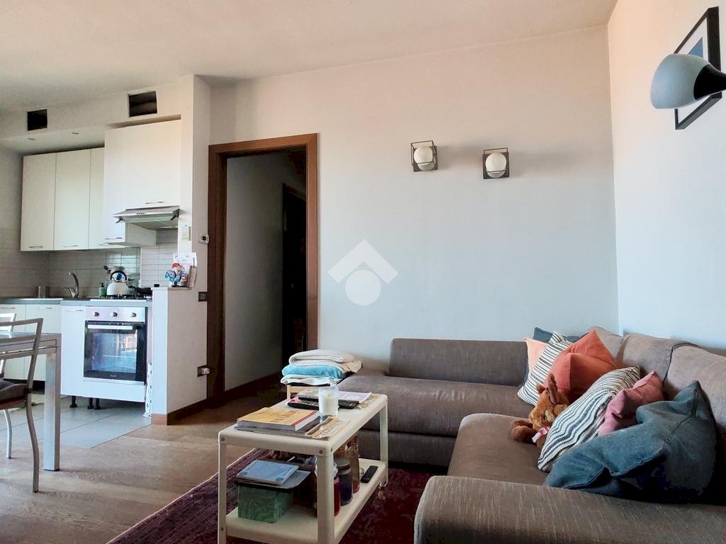 Three-room apartment Largo rovedine, Opera - photo 1