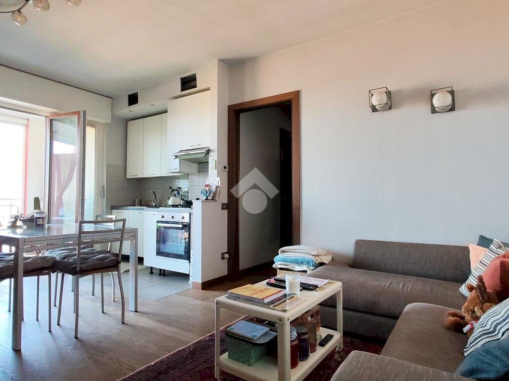 Three-room apartment Largo rovedine, Opera - photo 2