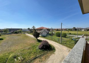 Portion of a house Via Strera, Oleggio - photo 2