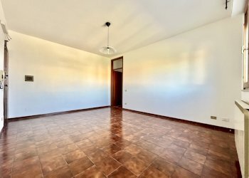Soggiorno-pranzo - Four-room apartment Via Fratelli Bandiera, Ponsacco - photo 3