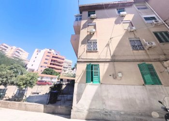 Three-room apartment Villaggio Svizzero, Messina - photo 1