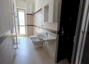BAGNO - Two-room apartment Camera di Commercio, 3, Cuneo - photo 1