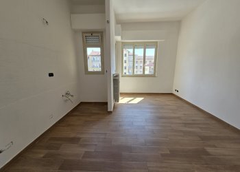 SOGGIORNO CON ANGOLO COTTURA - Two-room apartment Camera di Commercio, 3, Cuneo - photo 2