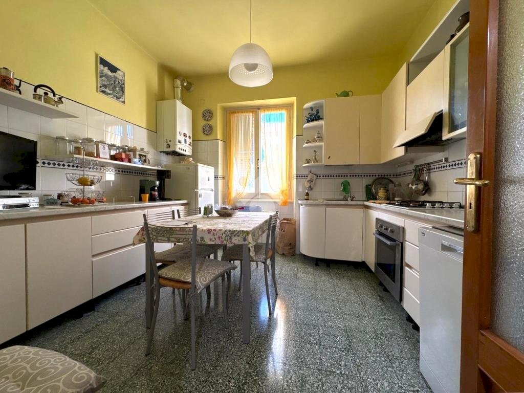 Four-room apartment Via s. pier di canne, Chiavari - photo 3