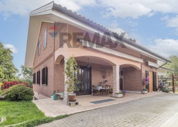 Casa semi indipendente Strada Masserano Calaria, 118 
 Biella, Biella - foto 1