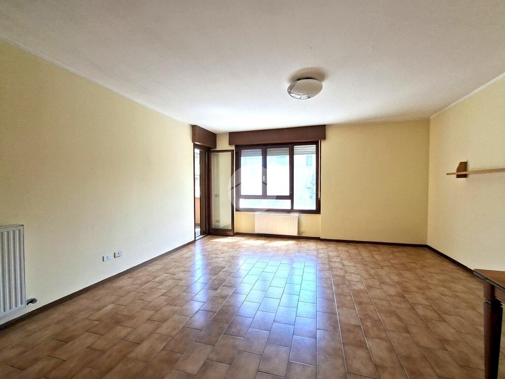 Four-room apartment Via Nenni, Vittuone - photo 1
