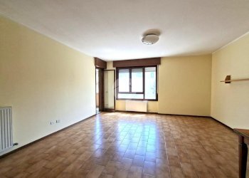 Four-room apartment Via Nenni, Vittuone - photo 1