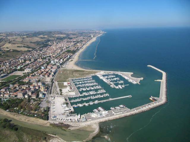 Foto 3 - Commercial Premises Via D'Annunzio, Porto San Giorgio - photo 3