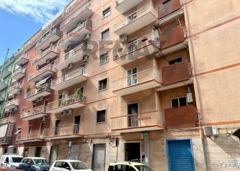 Edificio all\'aperto - Four-room apartment Via Laterza
 
33, Bari - photo 1