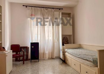 Camera / camera da letto - Four-room apartment Via Laterza
 
33, Bari - photo 6