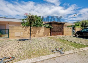 Casa all\'aperto - Terraced Villa Strada Statale 16 Complanare Ovest
 
46, Bari - photo 1
