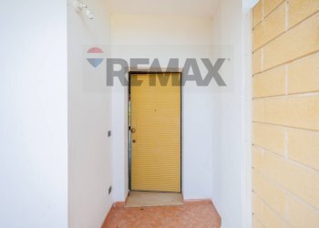 Hall / corridoio - Terraced Villa Strada Statale 16 Complanare Ovest
 
46, Bari - photo 5