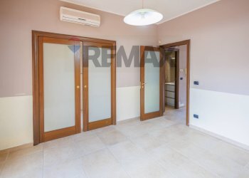 Stanza vuota - Terraced Villa Strada Statale 16 Complanare Ovest
 
46, Bari - photo 10