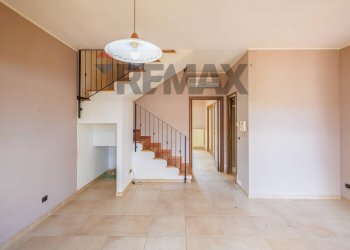Scale - Terraced Villa Strada Statale 16 Complanare Ovest
 
46, Bari - photo 11