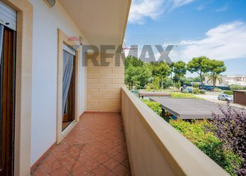 Balcone - Terraced Villa Strada Statale 16 Complanare Ovest
 
46, Bari - photo 17